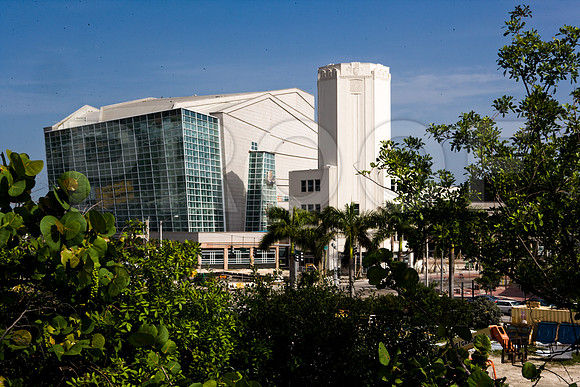 84691_2008_DG_Color_USA_Miami_FL_ZV4N1848