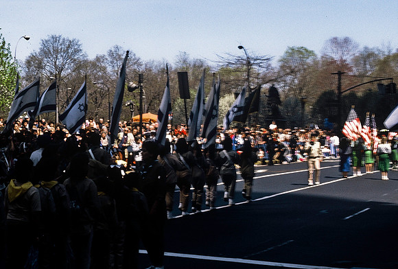 64030_B1_SL_COLOR_PARADE_NY_1992_02.jpg