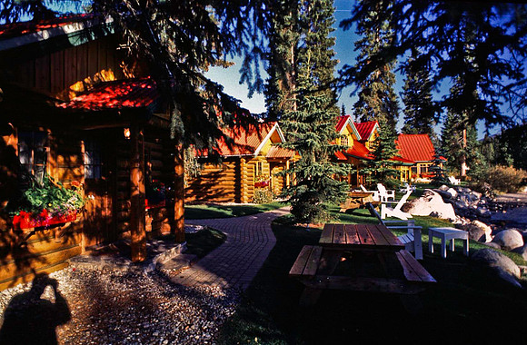 06837_B19_SL_COLOR_LAKE_LOUISE_RELAIS_CHATEAU_TO_PORT_STEEL_HWY93_95_BC_WS_97_13.jpg