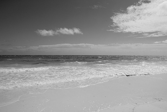 36168_DG_BW_USA_Harbour_Island_Bahamas_Related_GroupZV4N2075