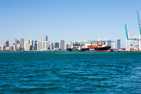 2905_DG_Miami_Skyline_FL_20090130_5L8Y0062