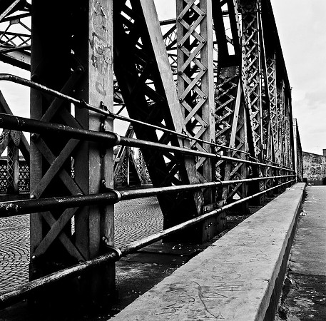 2657_FM_COLOR_SQ_TRAIN_STATION_BUENOS_AIRES_ARGENTINA_2004_8