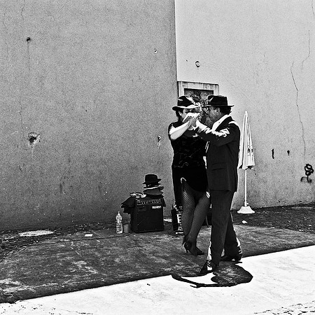 2638_FM_BW_SQ_LA_BOCA_TANGO_BUENOS_AIRES_ARGENTINA_2004_10