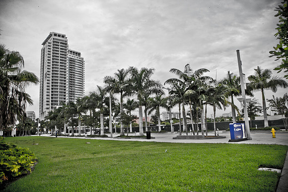 4925_DG_Midtown_Art_Basel_2010_Miami_FL_ZV4N0030
