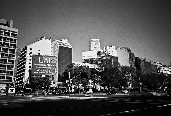 2669_FM_BW_35MM_BUENOS_AIRES_ARGENTINA_2004_31