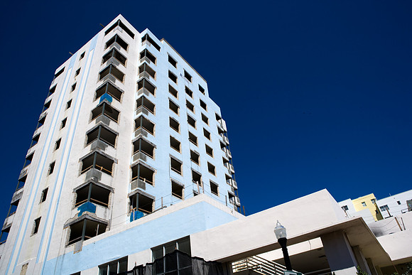 84761_ZV4N6122_Miami_Beach_Art_Deco_FL_USA