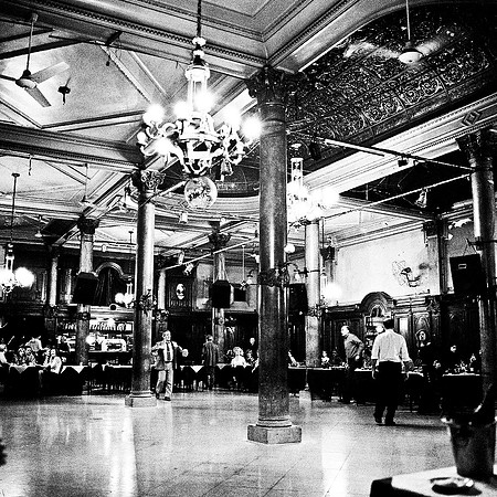2652_FM_BW_SQ_CAFE_REAL-TANGO_BUENOS_AIRES_ARGENTINA_2004_1