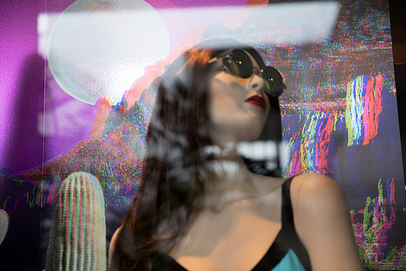 20160417_Mannequins_and_Windows_075A0070