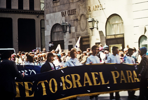 64055_B1_SL_COLOR_ISRALI PARADE_NY_88_07.jpg