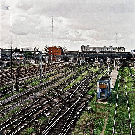2656_FM_COLOR_SQ_TRAIN_STATION_BUENOS_AIRES_ARGENTINA_2004_9
