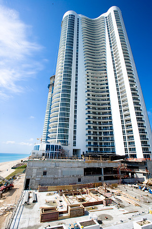 36282_DG_Color_USA_Sunny_Isles_FL_Trump_BuildingZV4N0061