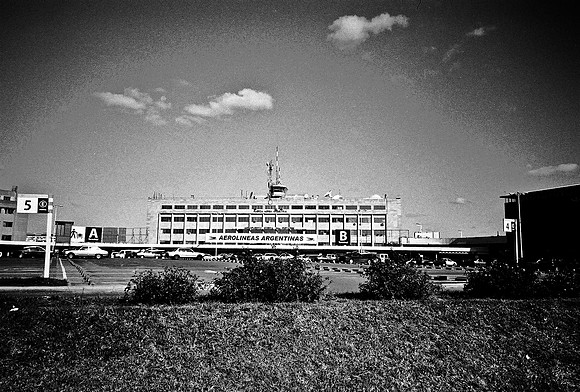 2669_FM_BW_35MM_BUENOS_AIRES_ARGENTINA_2004_26