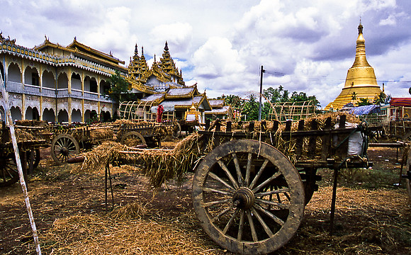 3489_SL_COLOR_AROUND_THE_WORLD_IN_8_MONTHS_APRIL_2000_5