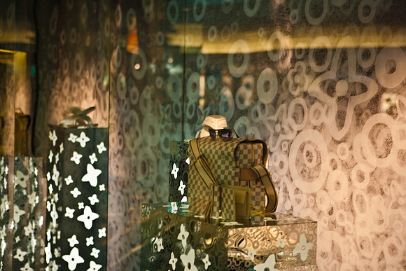 42599_Windows_ReflectionsMall_Miami_FL_ZV4N5150