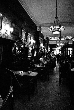 2630_FM_BW_35MM_CAFE_BUENOS_AIRES_ARGENTINA_2004_18