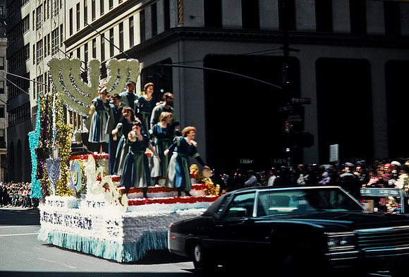64055_B1_SL_COLOR_ISRALI PARADE_NY_88_08.jpg