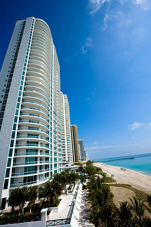 36282_DG_Color_USA_Sunny_Isles_FL_Trump_BuildingZV4N0094