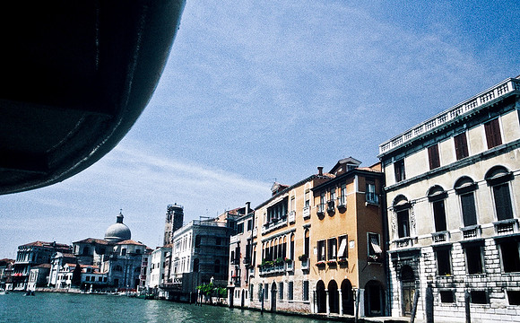 3815_SL_COLOR_AROUND_THE_WORLD_IN_8_MONTHS_APRIL_2000_11