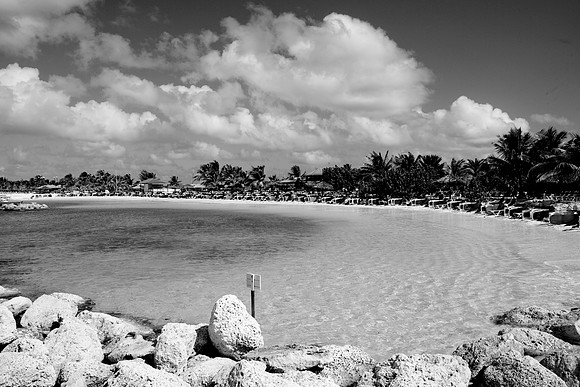 36169_DG_Color_USA_Harbour_Island_Bahamas_Related_GroupZV4N1944