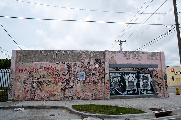 85769_ZV4N5811_film_Miami_FL_USA