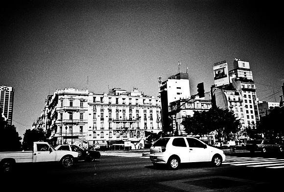 2669_FM_BW_35MM_BUENOS_AIRES_ARGENTINA_2004_23