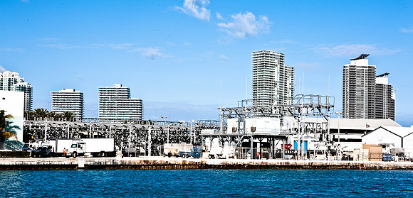 2700_Miami_Beach_Port_Mansur_Miami_20090307-5L8Y2380