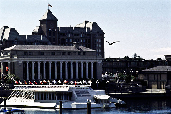06808_B19_SL_COLOR_VICTORIA_WS_97_14.jpg