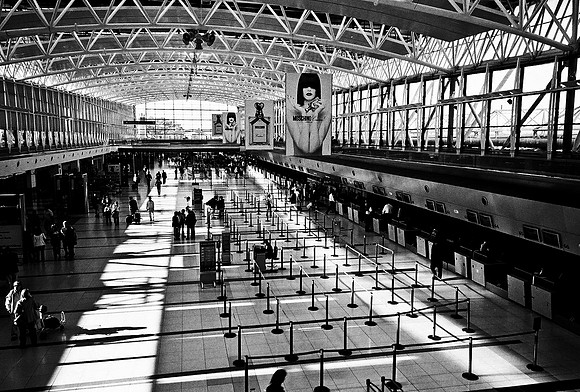 2669_FM_BW_35MM_BUENOS_AIRES_ARGENTINA_2004_20