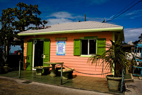36174_DG_Color_USA_Harbour_Island_Bahamas_Related_GroupZV4N1169