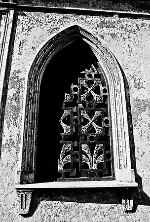 2628_FM_BW_35MM_CEMENTARY_35MM_BUENOS_AIRES_ARGENTINA_2004_24