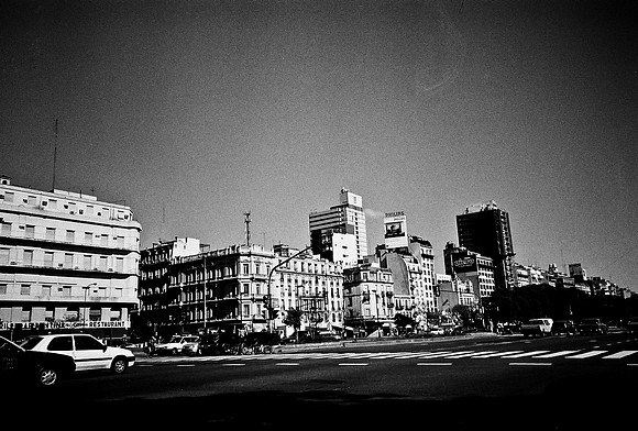 2669_FM_BW_35MM_BUENOS_AIRES_ARGENTINA_2004_22
