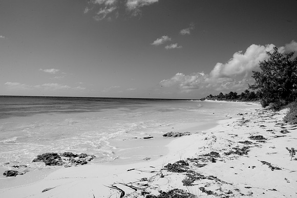 36169_DG_BW_USA_Harbour_Island_Bahamas_Related_GroupZV4N2037