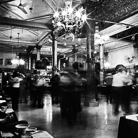 2652_FM_BW_SQ_CAFE_REAL-TANGO_BUENOS_AIRES_ARGENTINA_2004_7