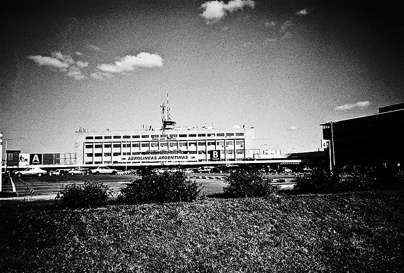 2669_FM_BW_35MM_BUENOS_AIRES_ARGENTINA_2004_27