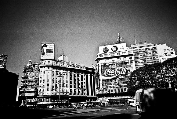 2669_FM_BW_35MM_BUENOS_AIRES_ARGENTINA_2004_28