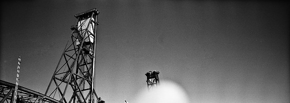 6048_FM_BW_XPAND_CA_05.jpg