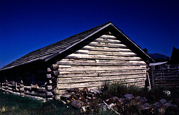 06839_B19_SL_COLOR_BANFF_TO_RADISSON_HOT_SPRINGS_TO_FORT STEEL_HWY93_95_BC_WS_97_11.jpg