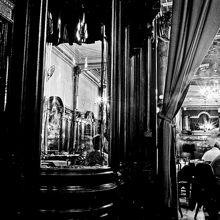 2664_FM_BW_SQ_CAFE_REAL_TANGO_BUENOS_AIRES_ARGENTINA_2004_1
