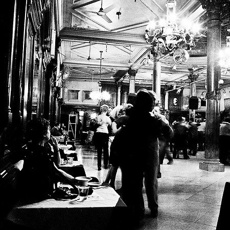 2653_FM_BW_SQ_CAFE_REAL-TANGO_BUENOS_AIRES_ARGENTINA_2004_3