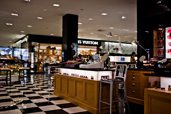 06587_ZV4N_1256_DG_COLOR_Costa_Mesa_Fashion_Island_Ivy_CA_USA_2007