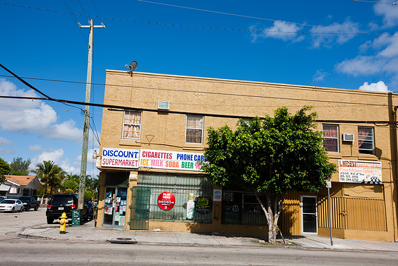3018_DG_Biscayne_Boulevard_Miami_FL_20090515_5L8Y8785