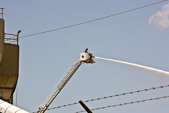84697_Concrete_Plant_In_Fire_ZV4N6581