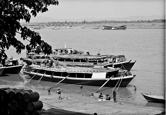 0784_FM_BW_35MM_BURMA_16