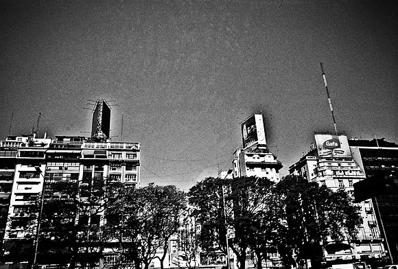 2667_FM_BW_35MM_BUENOS_AIRES_ARGENTINA_2004_30