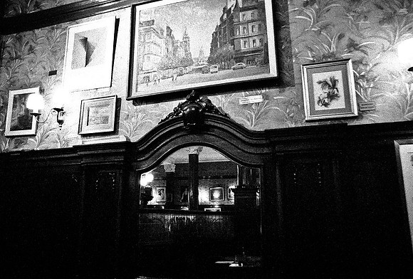 2630_FM_BW_35MM_CAFE_BUENOS_AIRES_ARGENTINA_2004_13