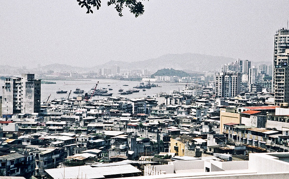 3877_SL_COLOR_AROUND_THE_WORLD_IN_8_MONTHS_APRIL_2000_3
