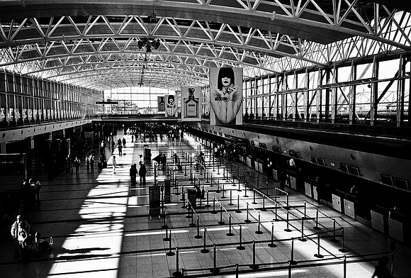 2669_FM_BW_35MM_BUENOS_AIRES_ARGENTINA_2004_21