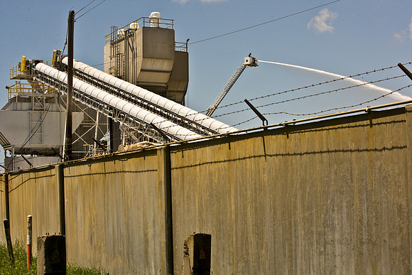 84697_Concrete_Plant_In_Fire_ZV4N6583