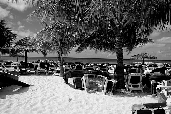 36169_DG_BW_USA_Harbour_Island_Bahamas_Related_GroupZV4N1928