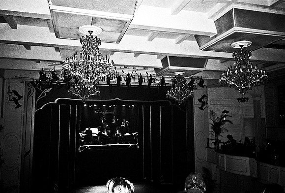 2668_FM_BW_35MM_TANGO_SHOW_CARTEL_BUENOS_AIRES_ARGENTINA_2004_3